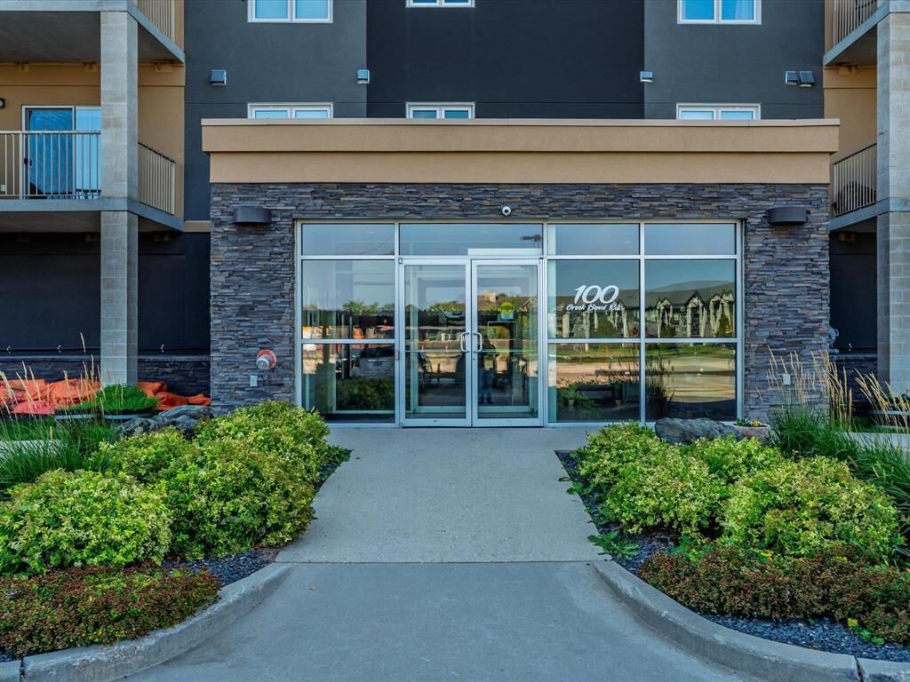 Property Photo: 100 Creek Bend Road MB R2N 0G1
