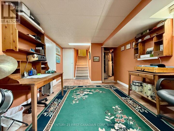 Property Photo: 100 Hastings Crescent ON N7S 5K5