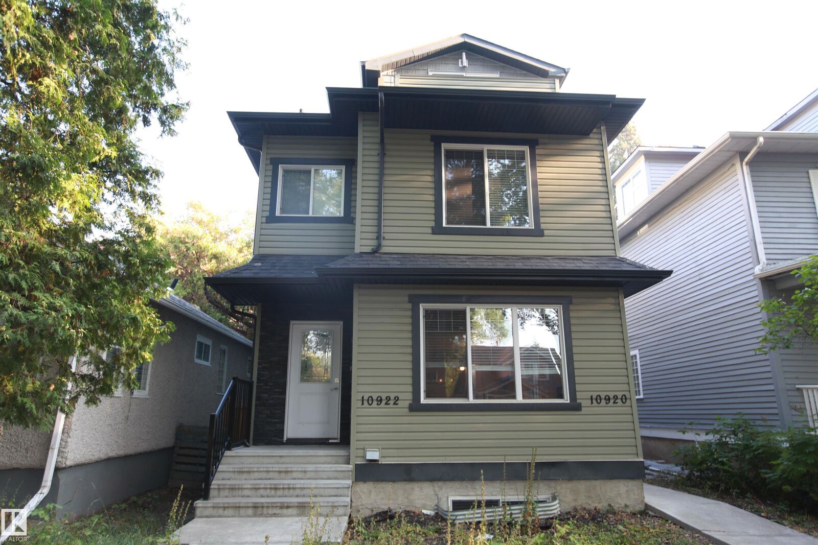 Photo de la propriété:  10922 81 Avenue NW  AB T6G 0S2 