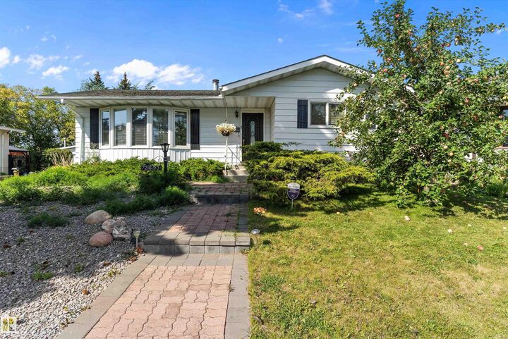 7216 33 Avenue NW  Edmonton AB T6K 1K3 photo