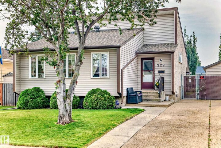 229 Warwick Road NW  Edmonton AB T5X 4R1 photo