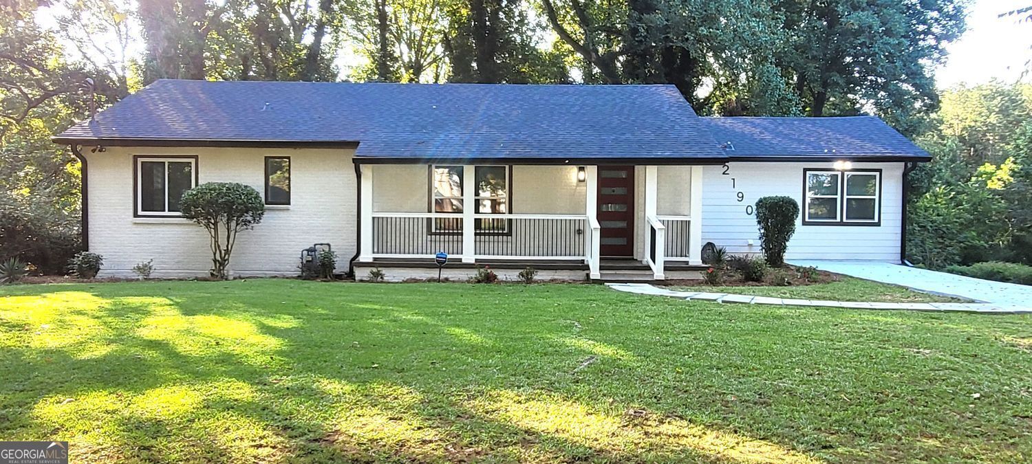 Property Photo: 2190 SW Highview Road SW GA 30311
