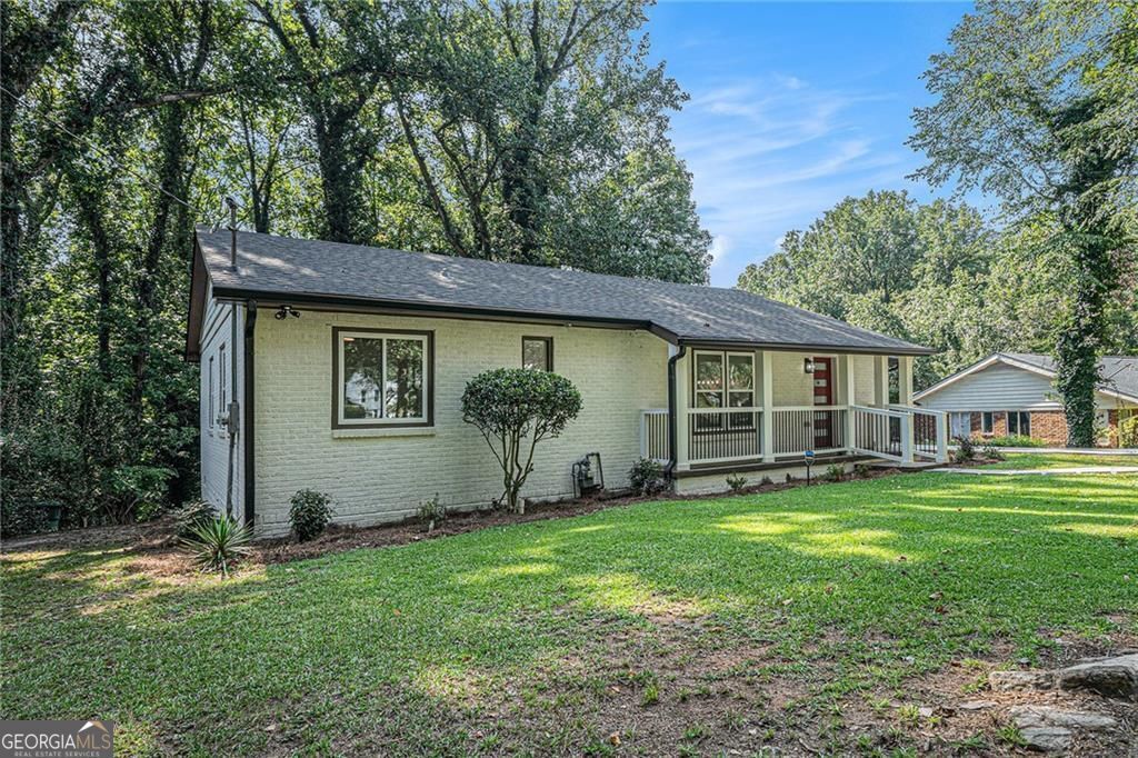 Property Photo: 2190 SW Highview Road SW GA 30311