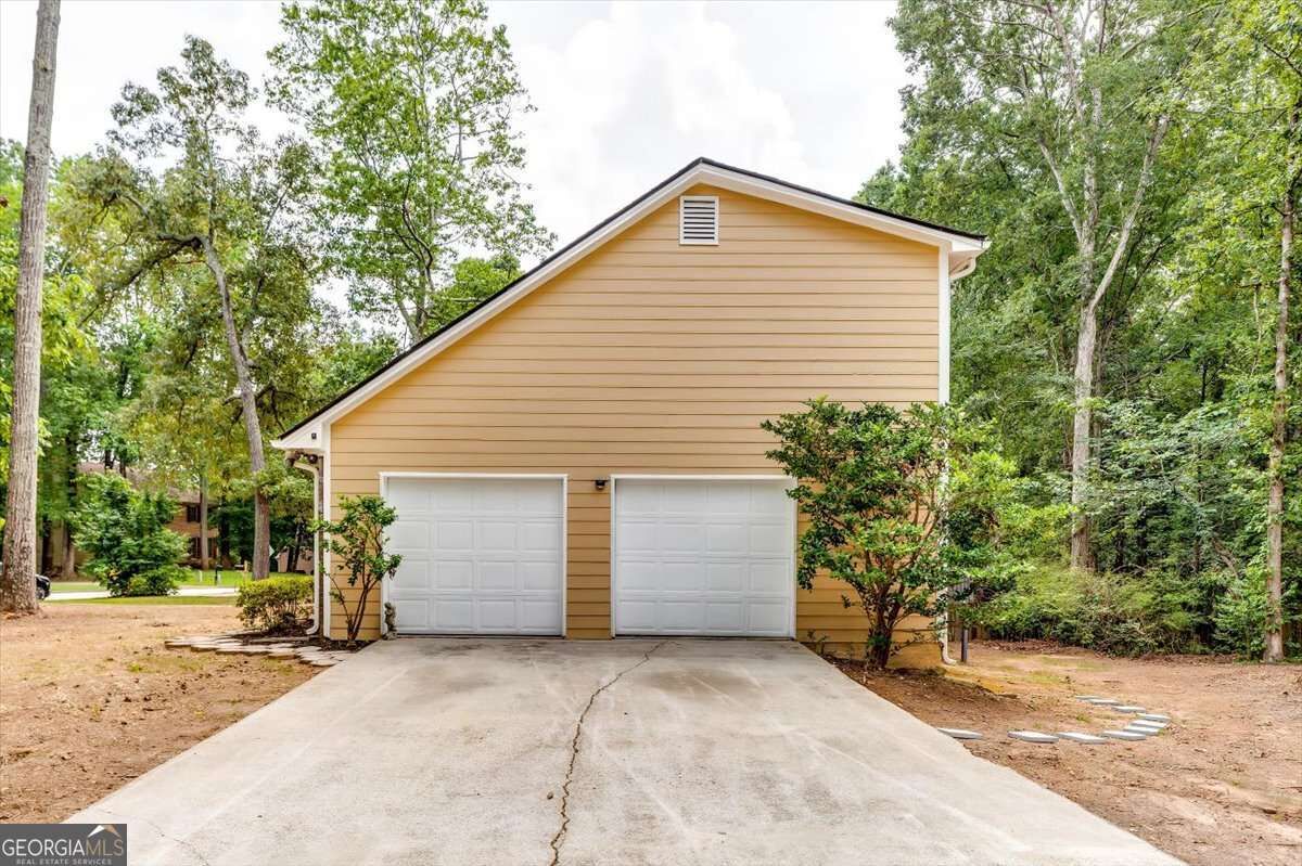 Property Photo: 1493 Stoneleigh Hill Road GA 30058