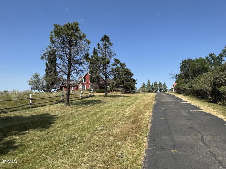 Property Photo:  1292 8th Street SW  ND 58601 