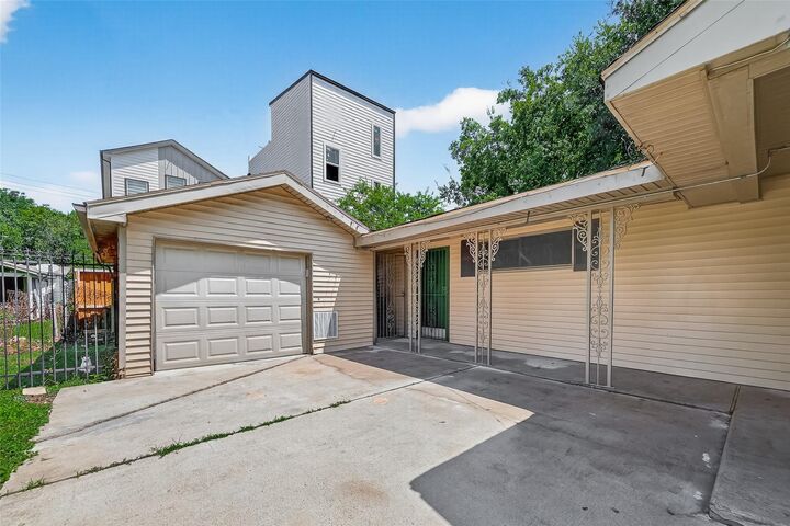 Property Photo:  3817 Anita Street B  TX 77004 