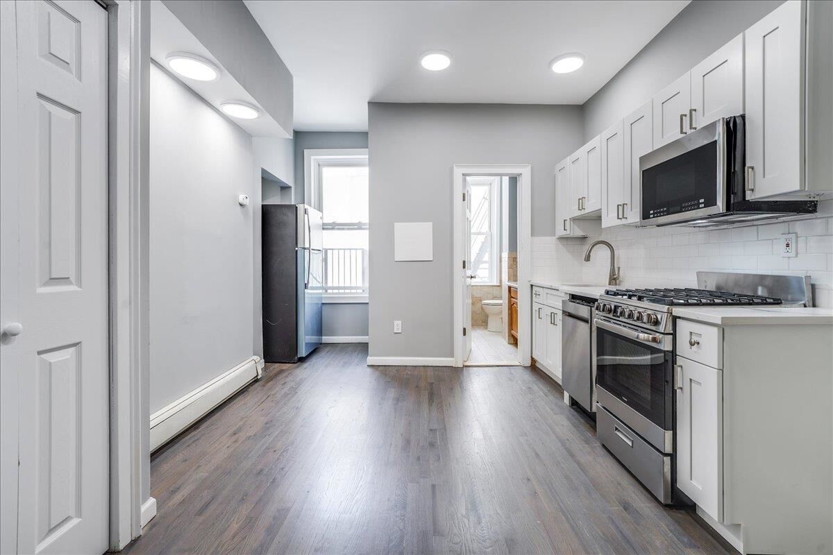 Property Photo:  402 Grand St 3S / 302  NJ 07030 