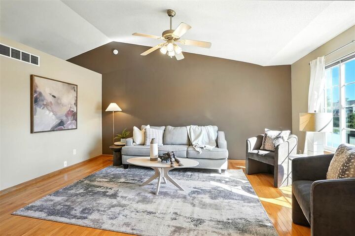 Property Photo: 2901 Russell Dr IA 52240