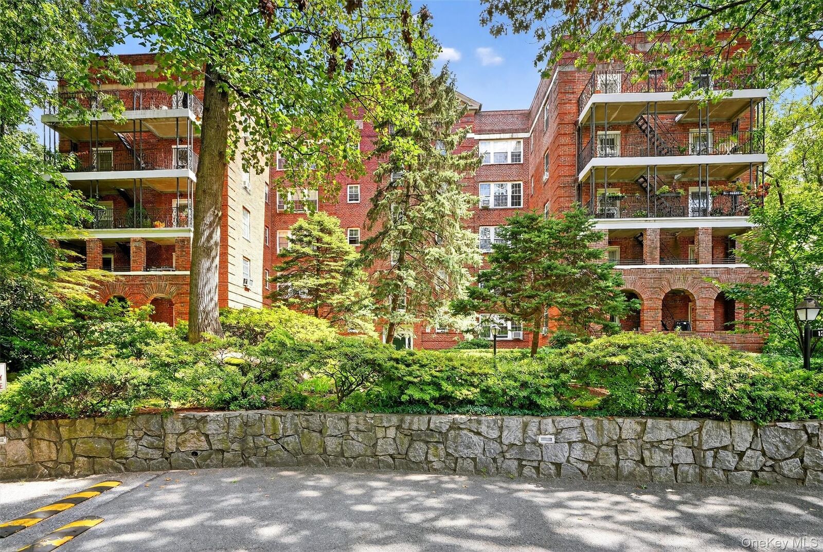 Property Photo: 1360 Midland Avenue 4F NY 10708