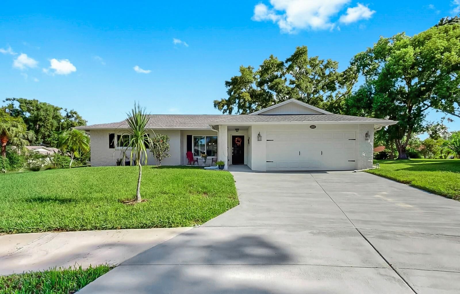 Property Photo:  2807 Cameron Court  FL 34684 