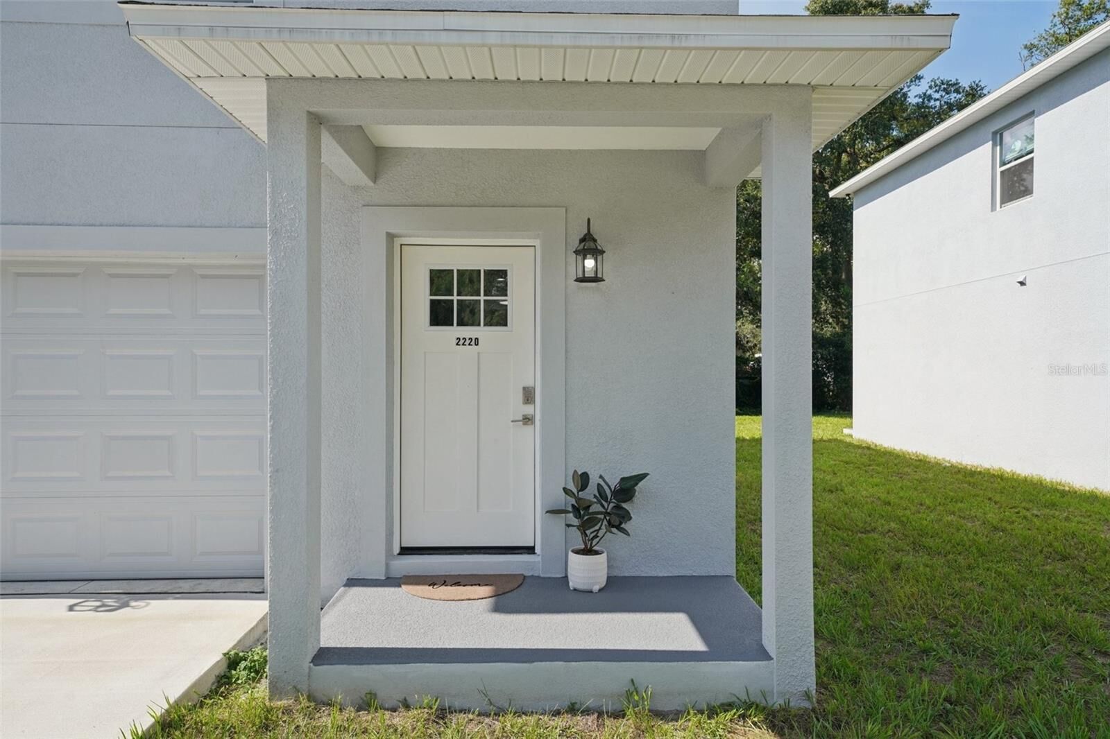 Property Photo:  2222 E Emma Street  FL 33610