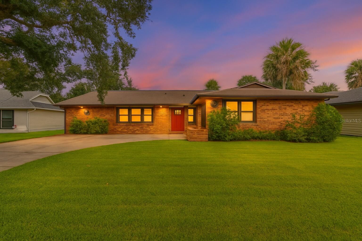 Property Photo: 1219 Wayne Avenue FL 32168