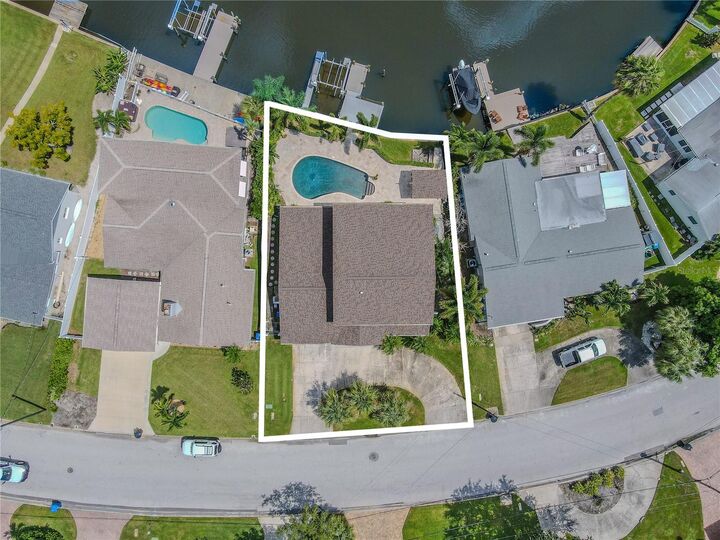 Property Photo:  4937 Dover Street NE  FL 33703 