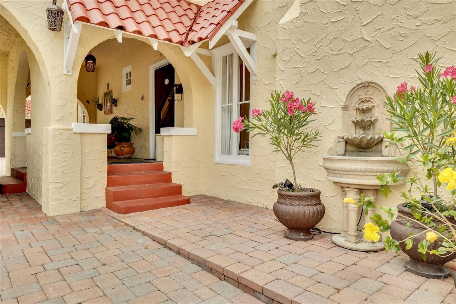Property Photo:  845 E Edgewood Drive  FL 33803 