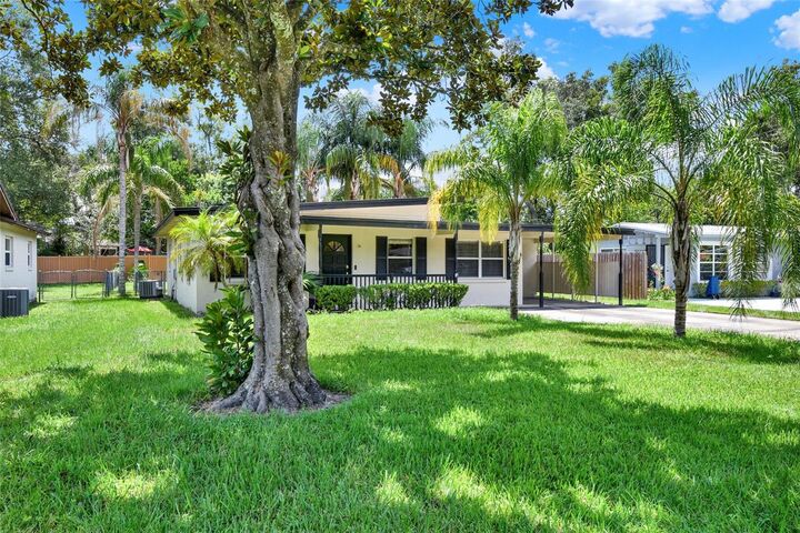 Property Photo: 520 Oakhurst Street FL 32701