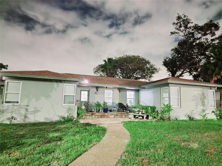 Property Photo: 1466 Jacaranda Circle S FL 33755