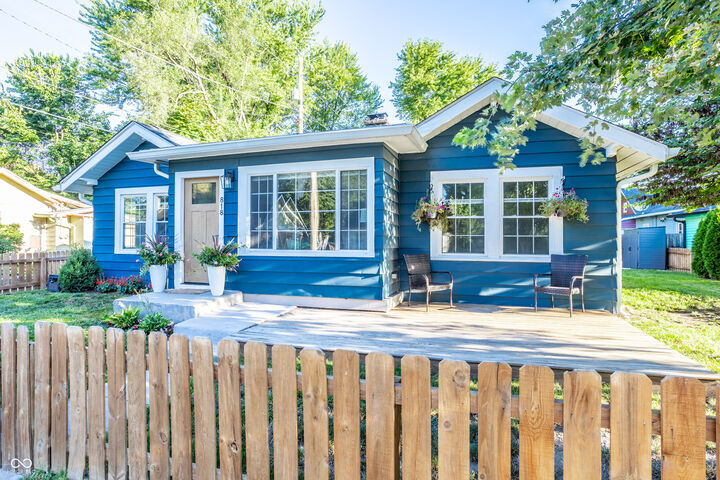 Property Photo: 818 E 50th Street IN 46205
