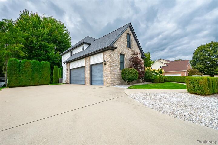 Property Photo:  5429 Shorewood Drive  MI 48059 3138 