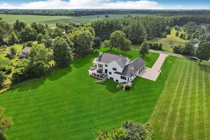 Property Photo: 998 N Griffith Rd WI 53066