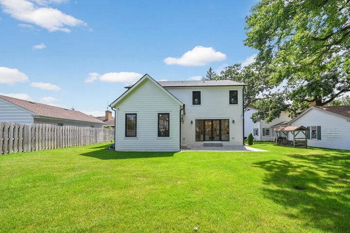 Property Photo:  1758 Chapel Court  IL 60062 