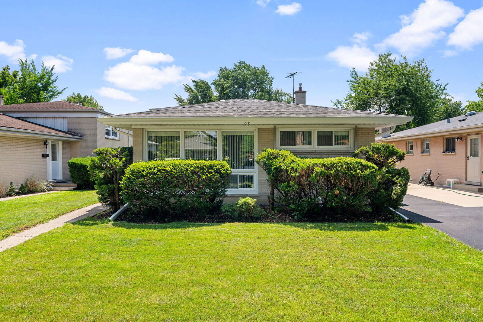 Property Photo:  25 Wilmette Avenue  IL 60025 