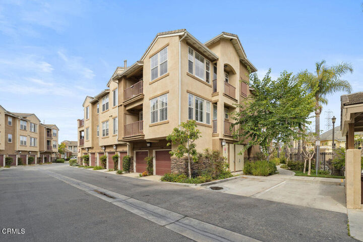 Property Photo:  1740 Tanager Street 2-303  CA 93003 