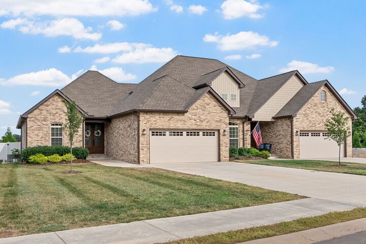 Property Photo: 1049 Veridian Drive 14A TN 37043