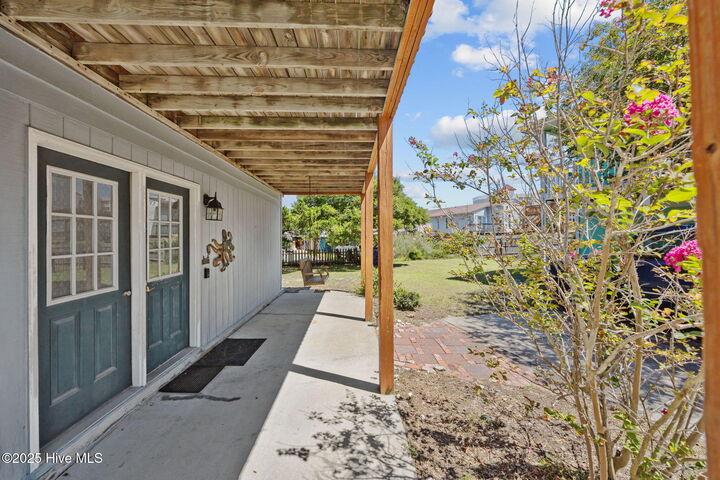 Property Photo:  210 Bayview Drive  NC 28460 