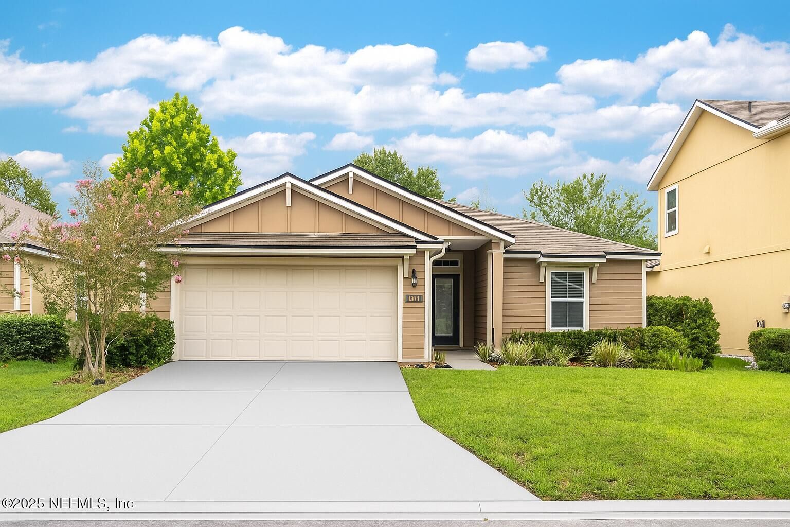 Property Photo: 12544 Itani Way FL 32226