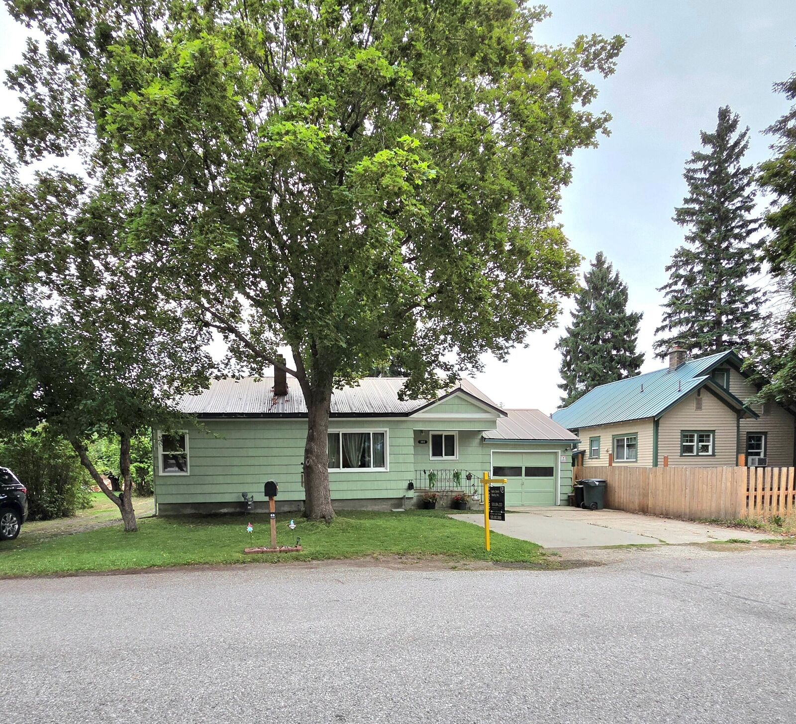 Property Photo: 304 N Third St East WA 99109