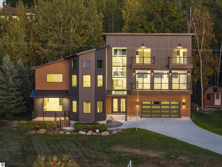 10191 Peninsula Drive  Traverse City MI 49686 photo