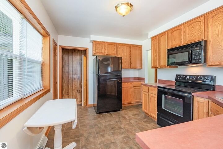 Property Photo: 902 Bennett Street MI 48858