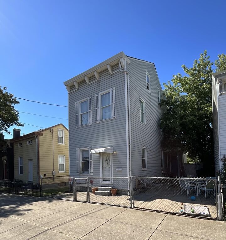 Property Photo:  427 W 11th Street  KY 41071 