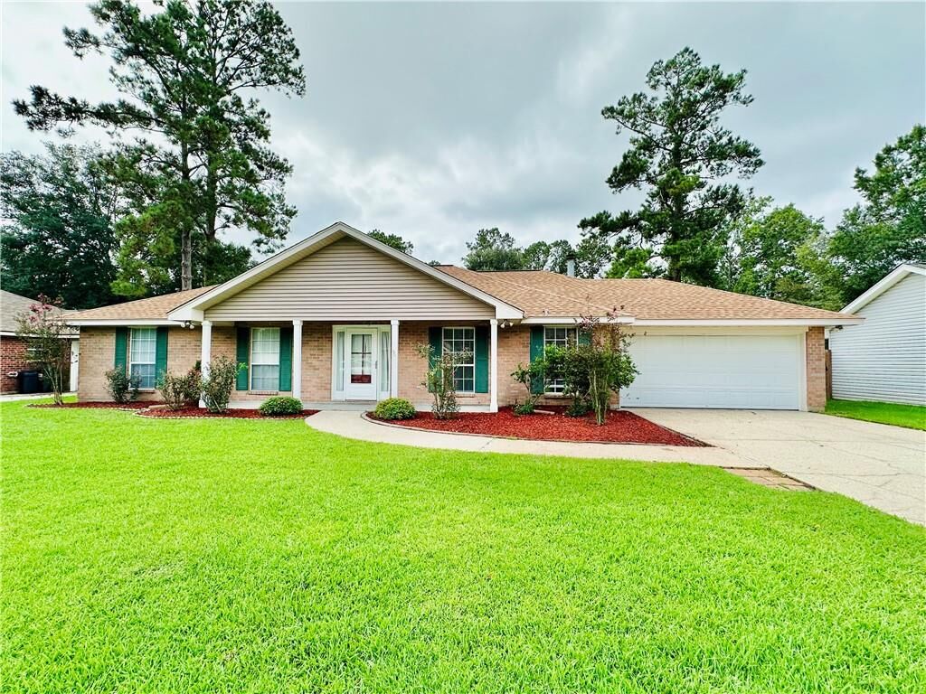 Property Photo: 10 Woodlawn Drive LA 70433