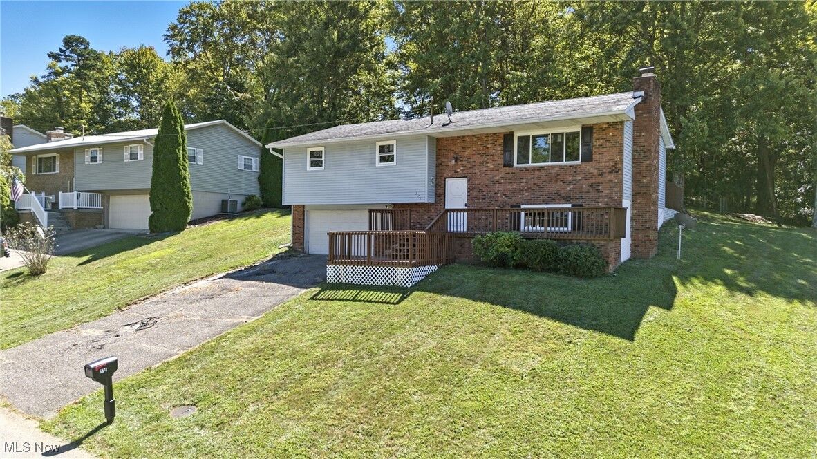Property Photo: 374 Pahlhurst WV 26101