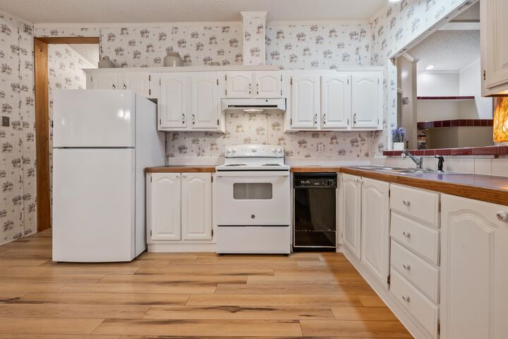 Property Photo: 352 US Rt 302 NH 03812