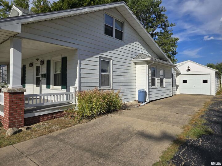 Property Photo:  635 S 1st Avenue  IL 61520 