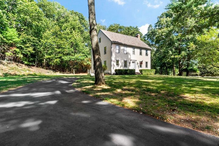 8 Osprey Dr  Berkley MA 02779 photo