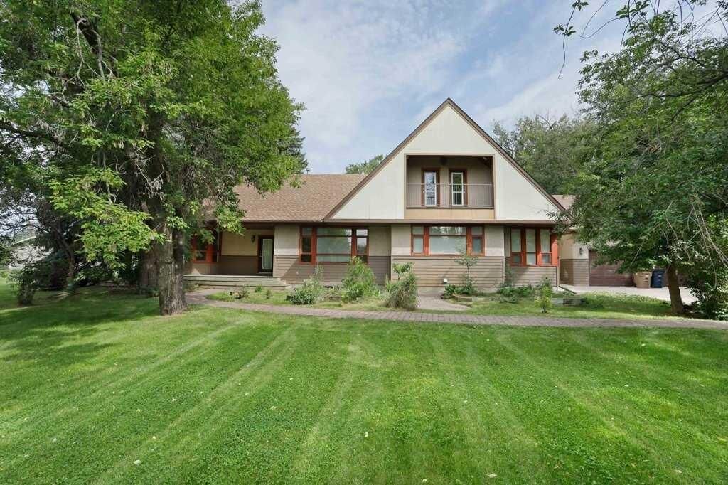 Property Photo:  1024 Cassils Road W  AB T1R 0E2 