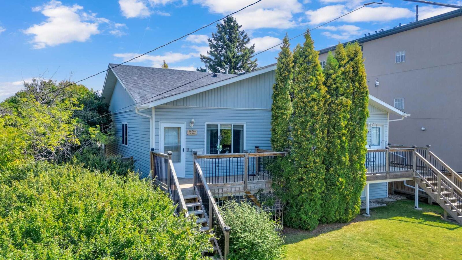 Property Photo: 3621 51 Avenue B AB T4N 4G3