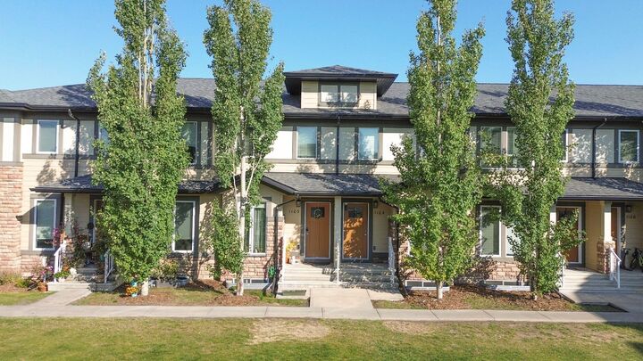 Property Photo: 339 Viscount Drive 1104 AB T4R 0S2