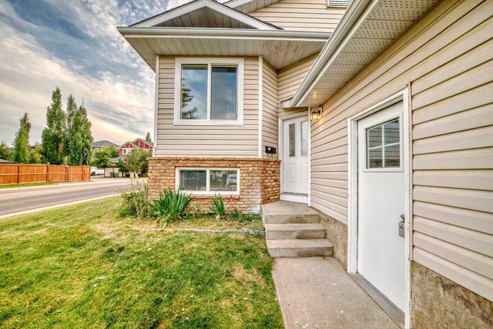Property Photo:  45 Westridge Drive  AB T1S 2N3 