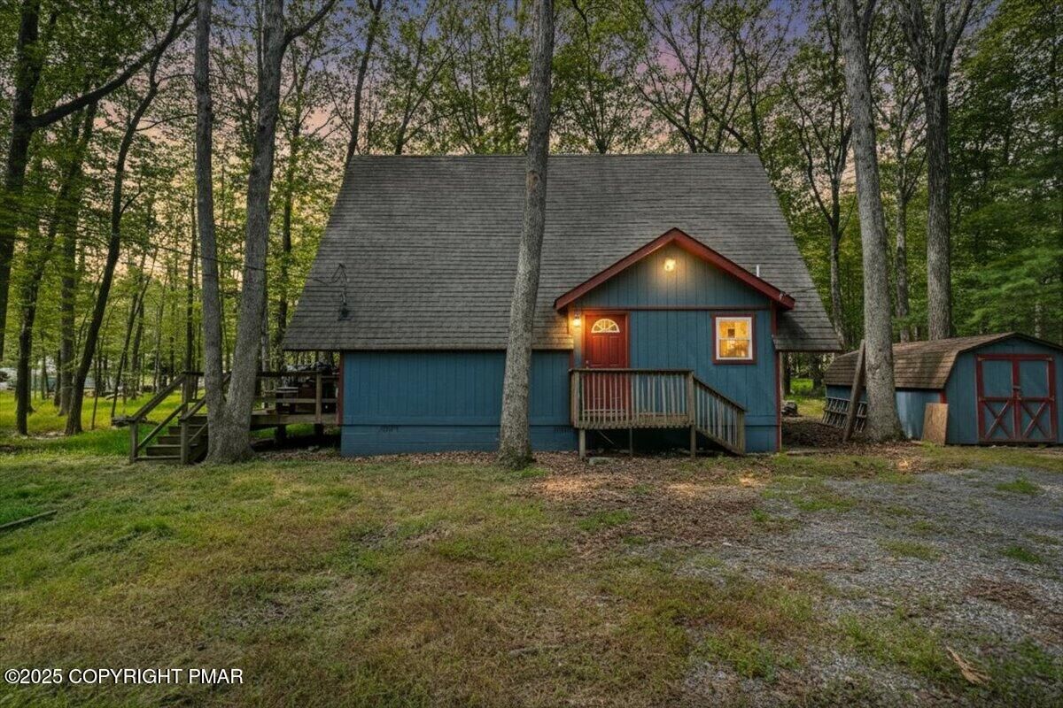 Property Photo:  2139 Lake Drive  PA 18332 