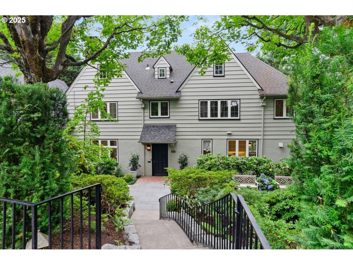 Property Photo: 3415 SW Brentwood Dr OR 97201