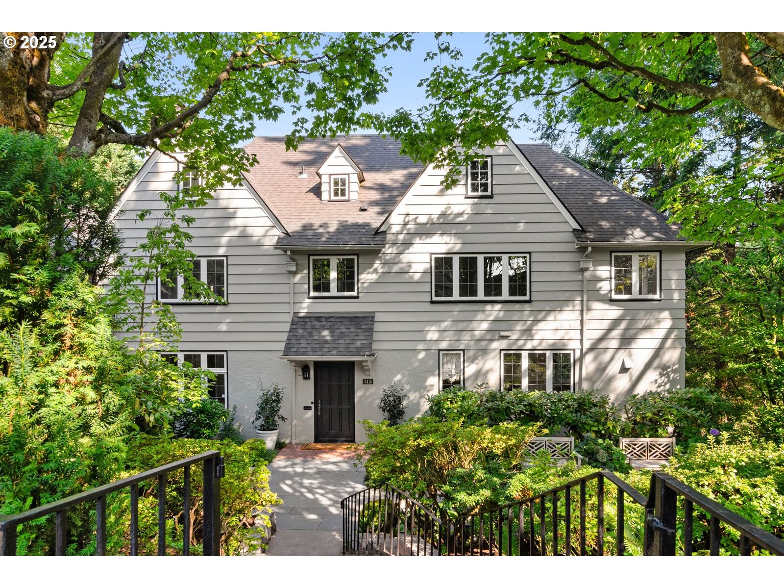 Property Photo: 3415 SW Brentwood Dr OR 97201