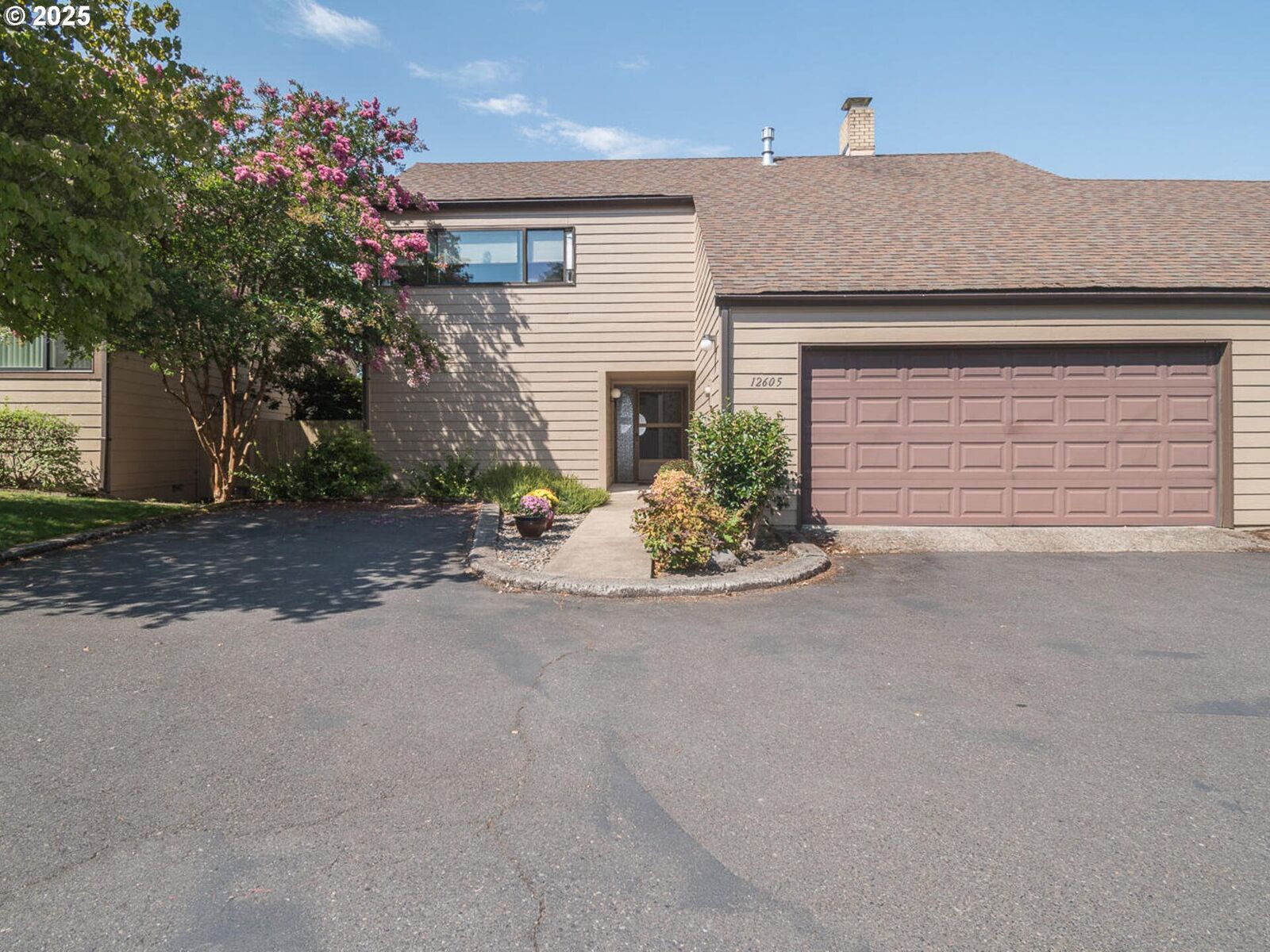 Property Photo:  12605 NE Shaver St  OR 97230 