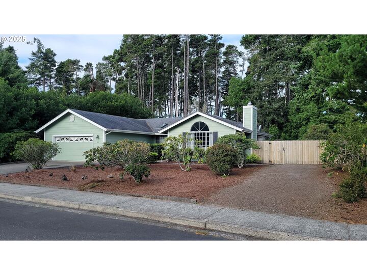 Property Photo: 2277 Upas Pl OR 97439
