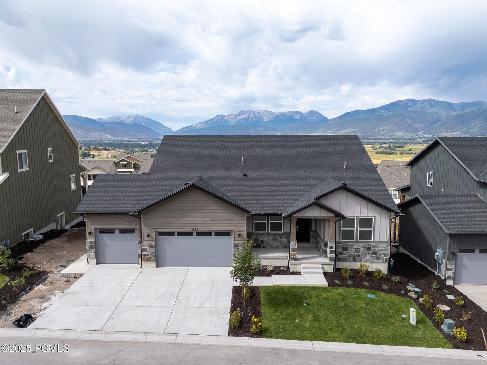 Property Photo: 2455 N Meadowside Way UT 84032
