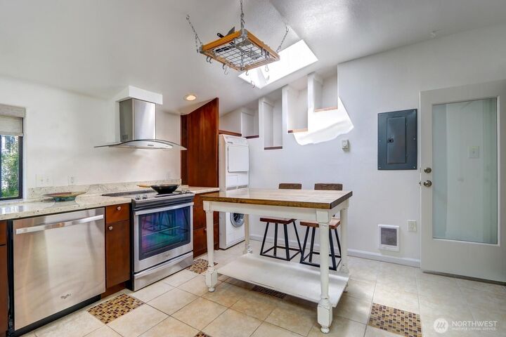 Property Photo: 3010 E Spruce Street B WA 98122