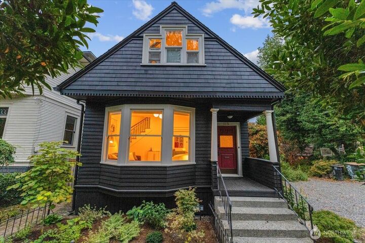 Property Photo: 115 11th Avenue E WA 98102